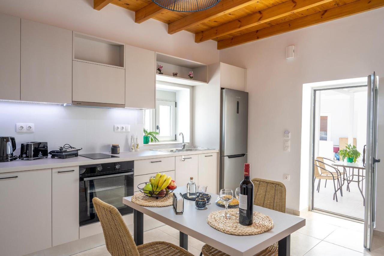 Klelia'S Apartments ปาเลกาสตรอน ภายนอก รูปภาพ