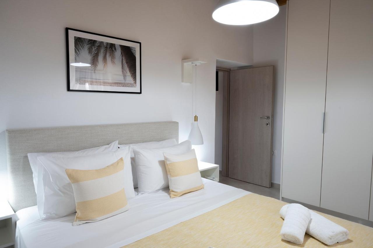 Klelia'S Apartments ปาเลกาสตรอน ภายนอก รูปภาพ
