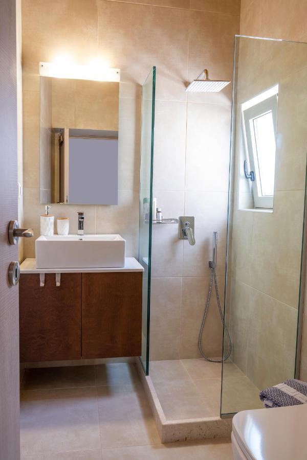 Klelia'S Apartments ปาเลกาสตรอน ภายนอก รูปภาพ