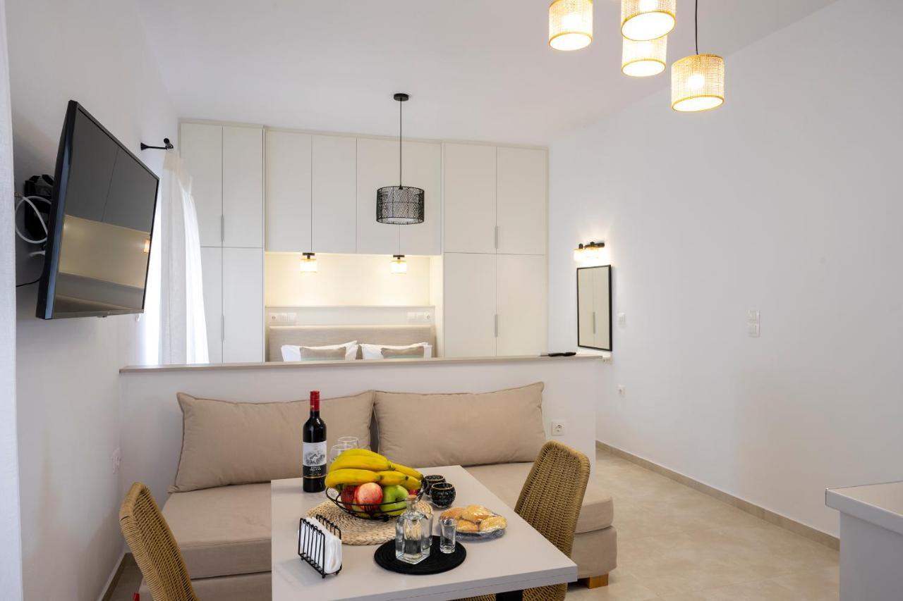 Klelia'S Apartments ปาเลกาสตรอน ภายนอก รูปภาพ